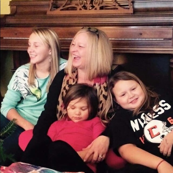 Meet your Posher, Alesia - Picture 2 of 2